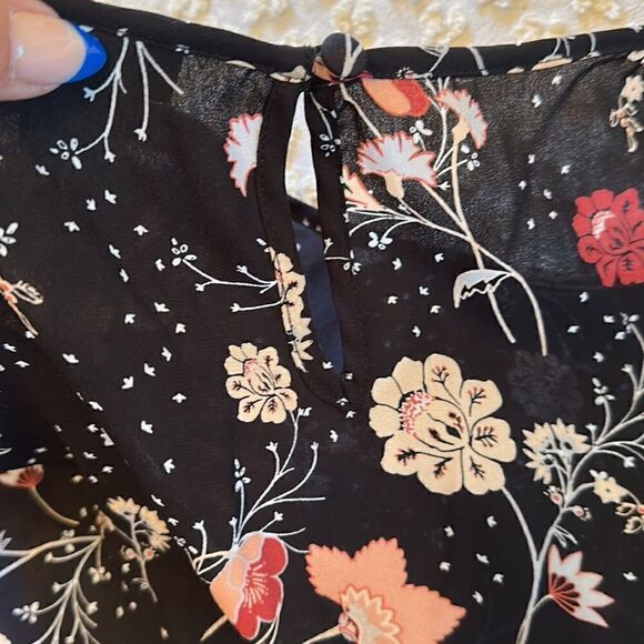 Torrid Plus Size 1 Top Black Floral Pattern Short Sleeves High Low Pleat - Picture 7 of 10